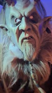 ANGELI ASSENTI, KRAMPUS PRESENTI! 🔥 Anche al Paradis i krampus avevano  voglia di Apres-Ski. Tra campanacci e luci la festa ha preso fuoco 🔥  #valdifassa#fun #winterseason#trentinodascoprire#apresski