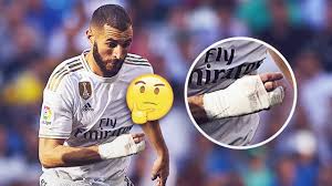 Touché à la cuisse droite, l'attaquant du real. La Raison Pour Laquelle Benzema Joue Avec Un Bandage A La Main Depuis 1 An Oh My Goal Youtube