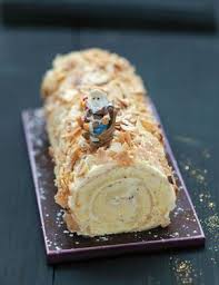 Recette De Buche Patissiere A La Vanille Et Aux Amandes Grillees Recette Amandes Grillees Patissiere Recette