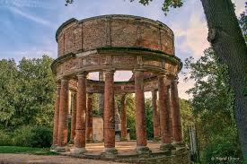Sudseite Des Ruinenbergs In Potsdam Monopteros Mit 16 Dorischen Saulen Potsdam Berliner Umland Ruinen