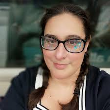 Lisa Pinney's Instagram, Twitter & Facebook