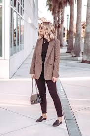 Black And Brown Outfits Women A Minimal Fall Outfit With A Brown Plaid Blazer Styled With An All Black Outfit Black Mules And A Blac Neutral Fall Outfits Blazer Outfits Black Fall Outfits