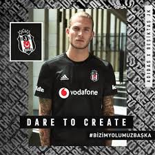 Forma tanıtım törenine atiba, genç kaleci ersin destanoğlu ve yeni transfer n'sakala da katıldı. Besiktas Jimnastik Kulubu