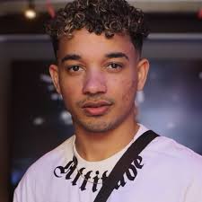 A PRÓPRIA Samsung mandou a Real sobre a Anitta, nessa semana a cantora  apareceu publicamente com um iPhone.