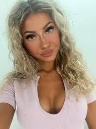 i'm doing a charity stream for breast cancer right now! come watch and  support. link in the comments!!!