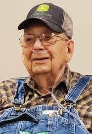 Daniel Mandolfo's Instagram, Twitter & Facebook