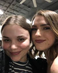 Just a lineup of me and some badass babes ❤️⚡️ (Maaaaan I need more pics  with friends and fam 😭)