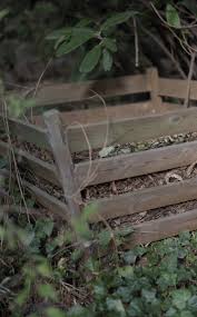 Organische abfälle fallen in jedem garten und haushalt an. Kompost Richtig Anlegen Mit Dieser Anleitung Klappt S Freudengarten