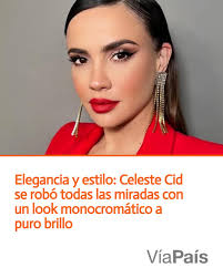 La actual pareja del presidente presumió su figura en un desfile  improvisado de una colección de trajes de baño.