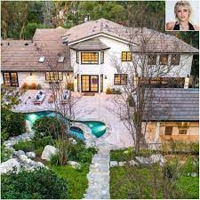 Miley cyrus ha dichiarato in più occasioni di non poter fare a meno del mare. Miley Cyrus Se Compra Una Impresionante Mansion En California Foto 1
