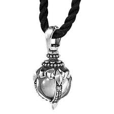 Pembayaran mudah, pengiriman cepat & bisa cicil 0%. Kalung Liontin Tribal Blossom Sterling Perak