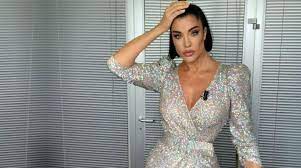 Deniz akkaya 3 ağustos 1977 yılında i̇stanbul'da dünyaya gelmiştir.ailesi aslen kayseri'lidir. Caught In A Coronavirus Deniz Akkaya Was Hospitalized As Her Condition Worsened Fucaa
