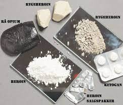 Çünki narkotik maddələrin bir çoxu şprislə qana ötürülür və narkoman qrupları əksərən eyni şprisdən istifadə edirlər. Youth Against Drug Jenis Jenis Dadah