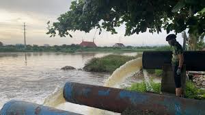 Entdecke rezepte, einrichtungsideen, stilinterpretationen und andere ideen zum ausprobieren. Banjir Semarang Ganjar Pranowo Minta Pompa Air Terus Dioperasikan Suara Jateng
