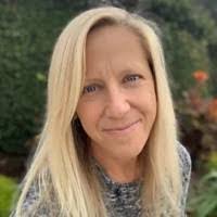 Alison Denney's Instagram, Twitter & Facebook