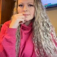 Veronica Elliott's Instagram, Twitter & Facebook