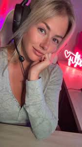 Hello everyone, happy Thursday! Tonight, we're excited to share an  unforgettable solo Fortnite experience with you. Join us for an evening of  laughter, entertainment, and community connection. We'll be streaming live  from