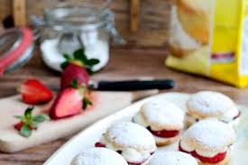 Eclere Si Choux A La Creme Cu Căpsuni Fără Gluten Bucate Aromate Recipe Food And Drink Food Paris Brest