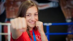 Tokyo olimpiyatları'nda boksta 69 kiloda polonyalı karolina koszewska'yı mağlup ederek çeyrek finale yükselen busenaz sürmeneli'ye. Boksta 2 Altin Fotomac