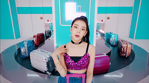 It is the first and title track from their first single it'z different. Itzy Dalla Dalla Who S Who K Pop Database Dbkpop Com