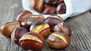 Come sbucciare le castagne crude incidi la buccia spessa e marrone e toglila tutta aiutandoti con il coltello. Come Cuocere Le Castagne Idee E Tecniche Di Cottura Fidelity Cucina