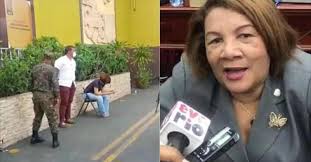 El hijo de Cleo Sánchez de la circ.2 del PLD, Fidel Cornelio atrapado  infraganti alterando actas, lo bajan esposado. Santo Domingo.- Se informó  este sábado de que Fidel Cornelio, hijo de una