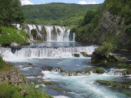 So be prepared with a light shoes, a good walk and climb. Una Fluss Nationalpark Dein Guide Fur Touren Wanderungen