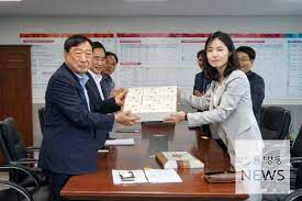 하지만 그와의 결혼 생활은 불행에 가까웠고, 소중한 아이마저 빼앗긴 채 나는 초라한 별채에서 쓸쓸히 죽음을 맞이했다. ê¹€ì™¸ìˆ™ ê²°í˜¼ êµìˆ˜ ë²•ì œì²˜ìž¥ ìž¬ì‚°