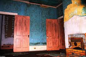 Looking Grave 12 Spooky Scary Abandoned Funeral Homes Funeral Home Abandoned Spooky Scary