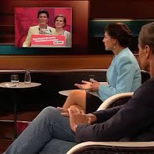 Sahra wagenknecht vermögen wird auf rund 3 millionen euro geschätzt. Fraktion Die Linke Im Bundestag Sahra Wagenknecht Ran An Das Vermogen Der Milliardare Facebook