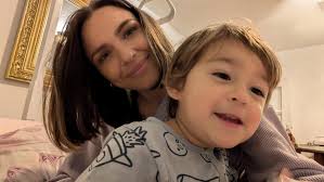 Mutter stirbt an Krebs: Spendenaufruf für kleinen Sohn nach dramatischem  Abschied