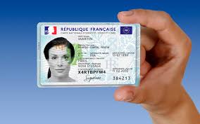 Elle est délivrée gratuitement, généralement en mairie, dans les antennes d' arrondissement de la préfecture de police de paris ou dans les consulats pour les citoyens français résidant hors de france. La Carte Nationale D Identite Change De Format Ville De Paris