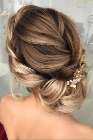 Avoir une coiffure que vous pouvez regarder en arrière et se rappeler comme étant fabuleux est tout aussi important que la robe que vous porterez. Coiffure Mariage Hiver Inspirations Coiffure Et Conseils Accessoires