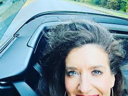 Leslie Beaver's Instagram, Twitter & Facebook