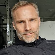 Our Foiling Ambassador Zeno R.R. Davatz is dockstarting almost every day in  Zürich, even when its freezing cold! He does not care! In this video you  see him