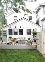 28 Beautiful Farmhouse Backyard Ideas Landscaping On A Budget Farmhouse Backyard Modern Farmhouse Porch Backyard