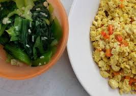 Untuk sarapan pagi, aku biasanya buat shake dari 1 pisang, 1 gelas susu lowfat dan 2 sendok oat meal. Resep Bekal Makan Siang Tahu Bejek Tumis Pakcoy Diet Terbaik
