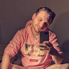 One who would be described as utterly amazing in every way. Nik Nikpantis Twitter