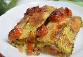 Elément clé de la ratatouille méridionale, la courgette est un délicieux légume qui nous vous proposons par exemple une recette de courgette ronde aux légumes de saison, crumble au vieux parmesan ou une recette. Lasagnes De Courgettes Au Jambon Et Tomates Cerises Allo Astuces Votre Carnet De Recettes 0