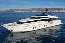 1 1 1 2 3 2 * this price is based on today's currency conversion rate. 2013 Sanlorenzo Sl104 Essence