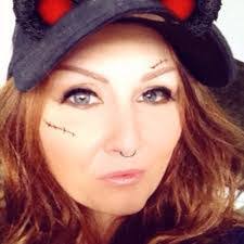 Vicky Costello's Instagram, Twitter & Facebook