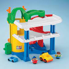Unfortunately, the weather was raining, but that didn't stop them from setting up the items. Mattel Fisher Price L1343 Little People Parkgarage Amazon De Spielzeug