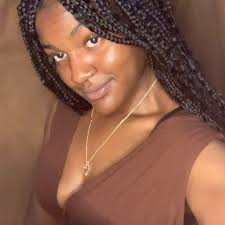 Delia David's Instagram, Twitter & Facebook