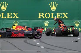 Max verstappen crashed out in the british grand prix. Red Bull Crash In Baku Ricciardo Schiesst Verstappen Ab