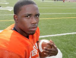 Mom knows best: College football star learned ropes from leading lady