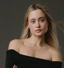 These shots require some wisdom so here you are: If you dwell in your past  for too long, you'll miss the miracle in front of you. Memories are meant  to be held,