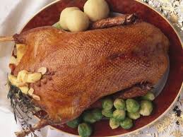 Weihnachtlicher Gansebraten Mit Klossen Und Rosenkohl Rezept In 2019 Gansebraten Rezept Braten Und Rosenkohl