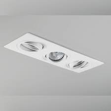 Mit dem adefix kleber wir die zierleiste an die wand und decke geklebt und somit ein fließender übergang von wand zur decke geschaffen. Strahlerleiste Mit 3 Einbaustrahler In Weiss 3 Flg Wohnlicht