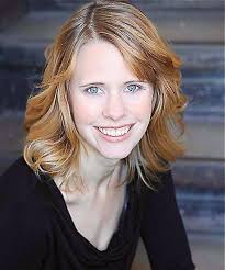 Carolyn Grayson's Instagram, Twitter & Facebook