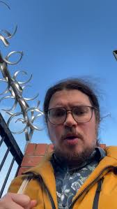 In preparation for @hiddendoorarts Festival in a couple of weeks, we had a  look around the site last night and played some unusually-quiet versions of  a couple of songs. First one is